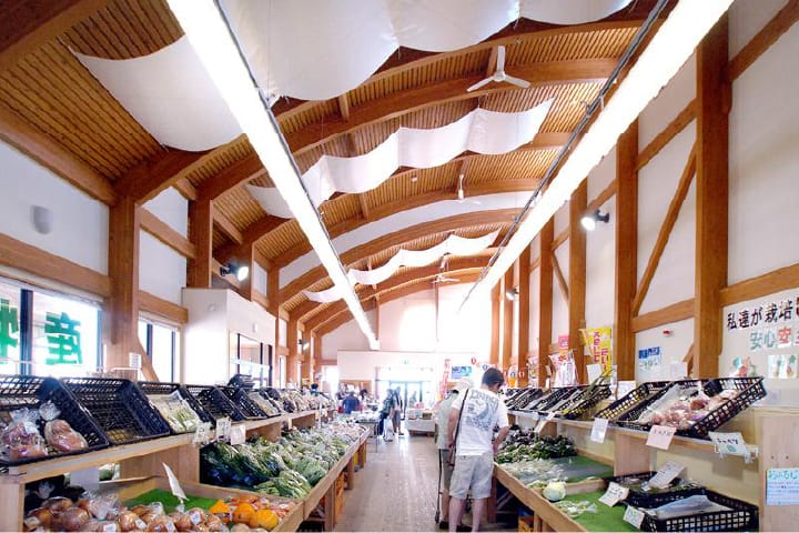 行方市観光物産館 道の駅「たまつくり」の店内